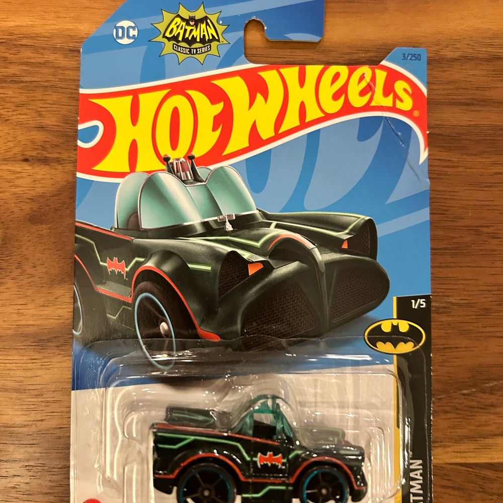 Hot Wheels 2023 HW Batman Series 1/5
